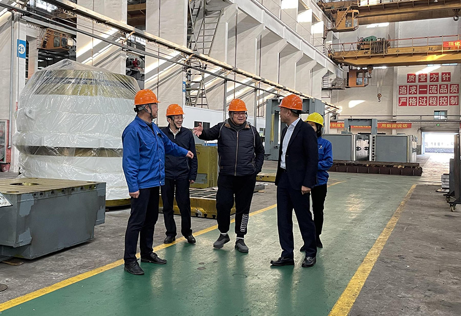 【291】市工商聯(lián)黨組書記王楓、浙江科技學(xué)院機(jī)械與汽車學(xué)院院長張?jiān)频燃钨e來電滾筒公司參觀考察.jpg